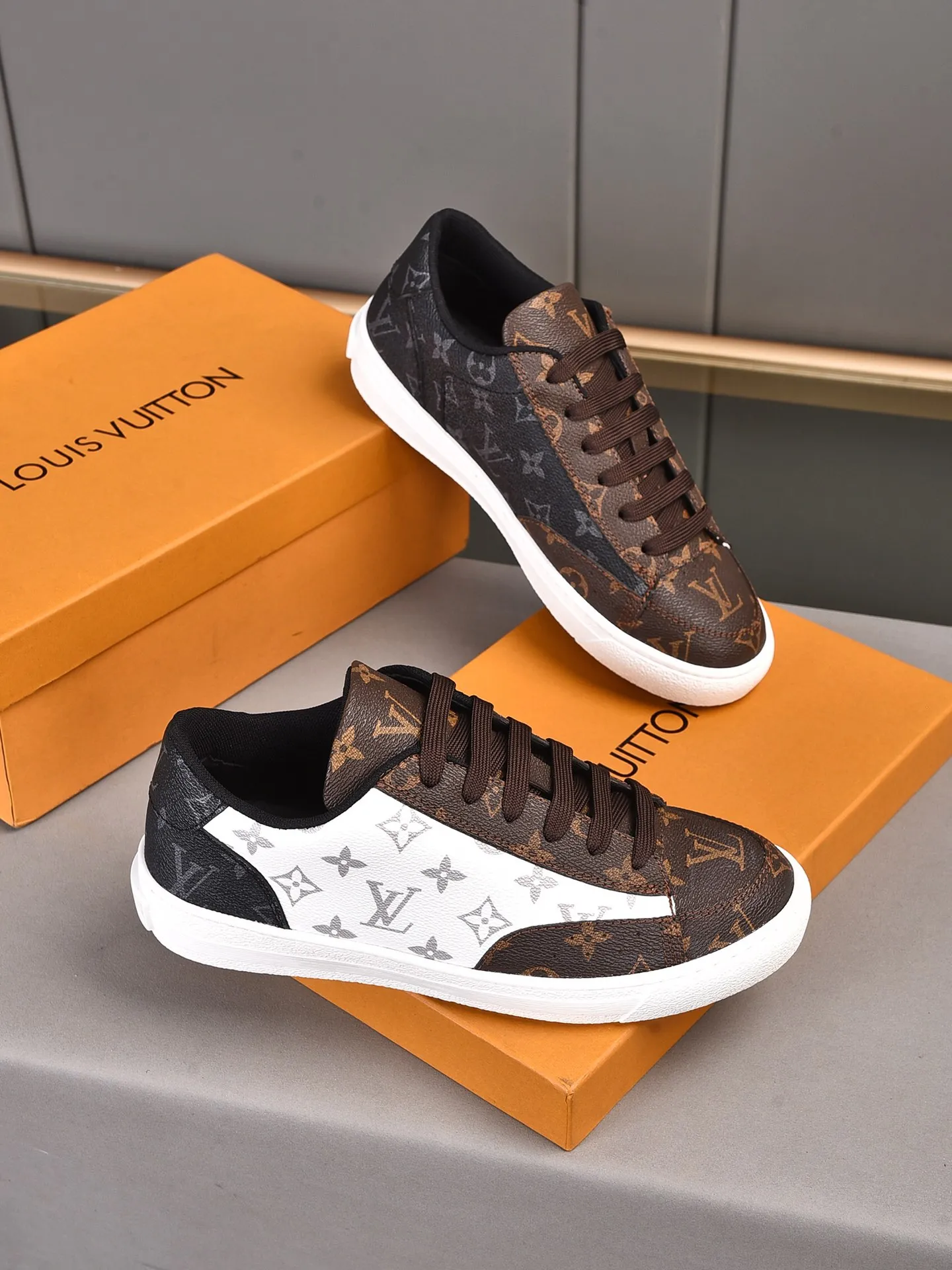 💰💰💰P420 [LV's latest model] New casual Korean-style men's shoes, new autumn and winter design, perfect workmanship, cabinet quality, upper PVC material, breathable mesh lining; soft and comfortable, original rubber outsole super light Wear-resistant, simple, versatile fashion men's shoes, bright colors Two colors available Size 38--44 (45 46 customized)